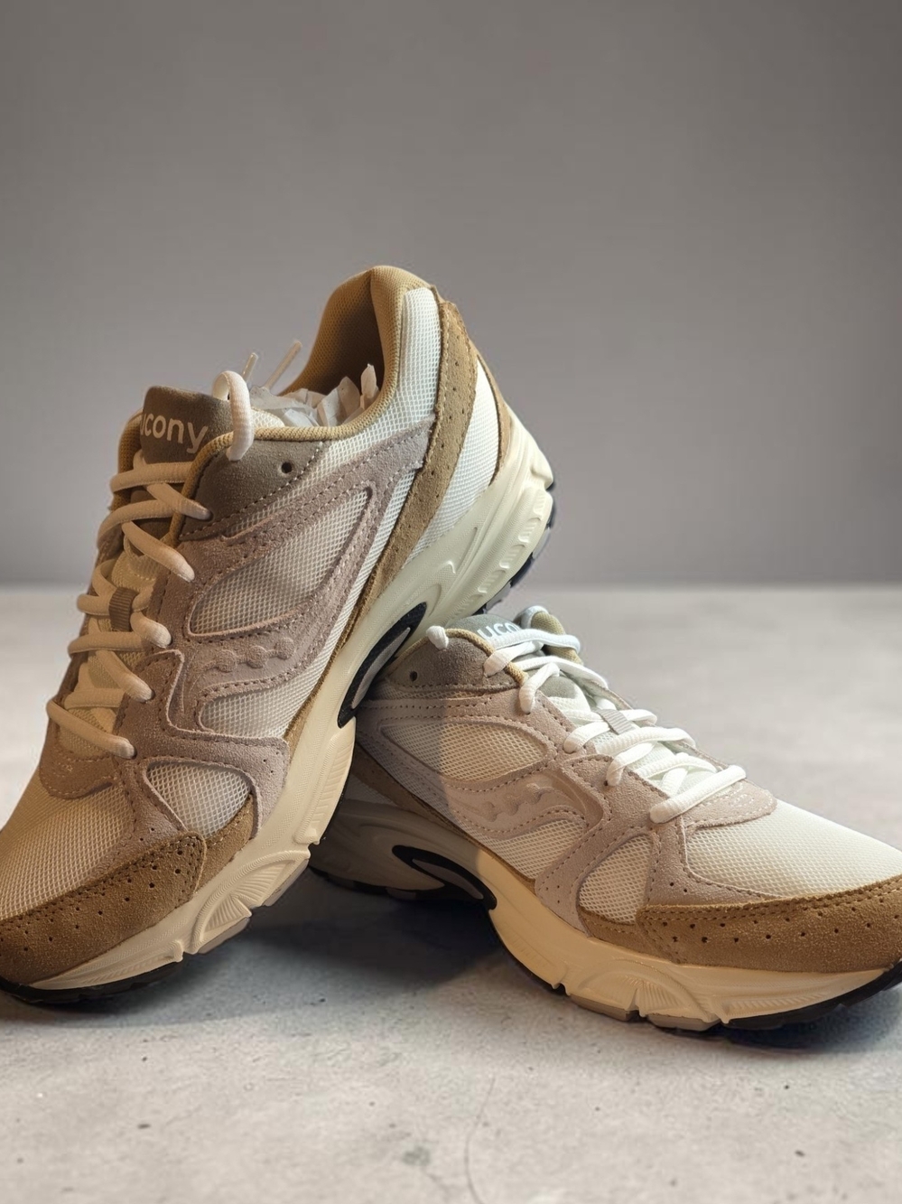 New Saucony Women's Beige and Cream Athletic Sneakers